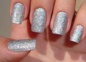 glittery nailpolish on fingers - www.myLusciousLife.com.jpg